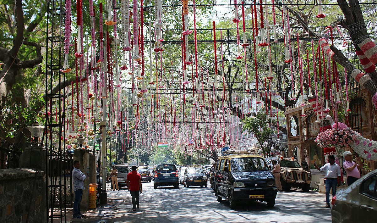 The road outside Antilia.
