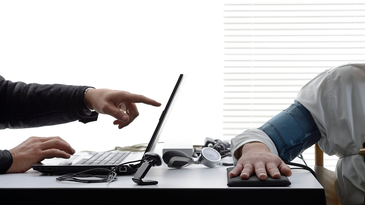 Scientists are developing an online polygraph test to spot liars online.
