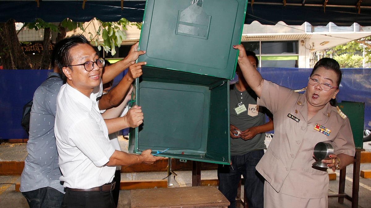 Thai officers show an empty box before the start of voting during the general election at a polling station in Bangkok, Thailand, Sunday, 24 March, 2019. 