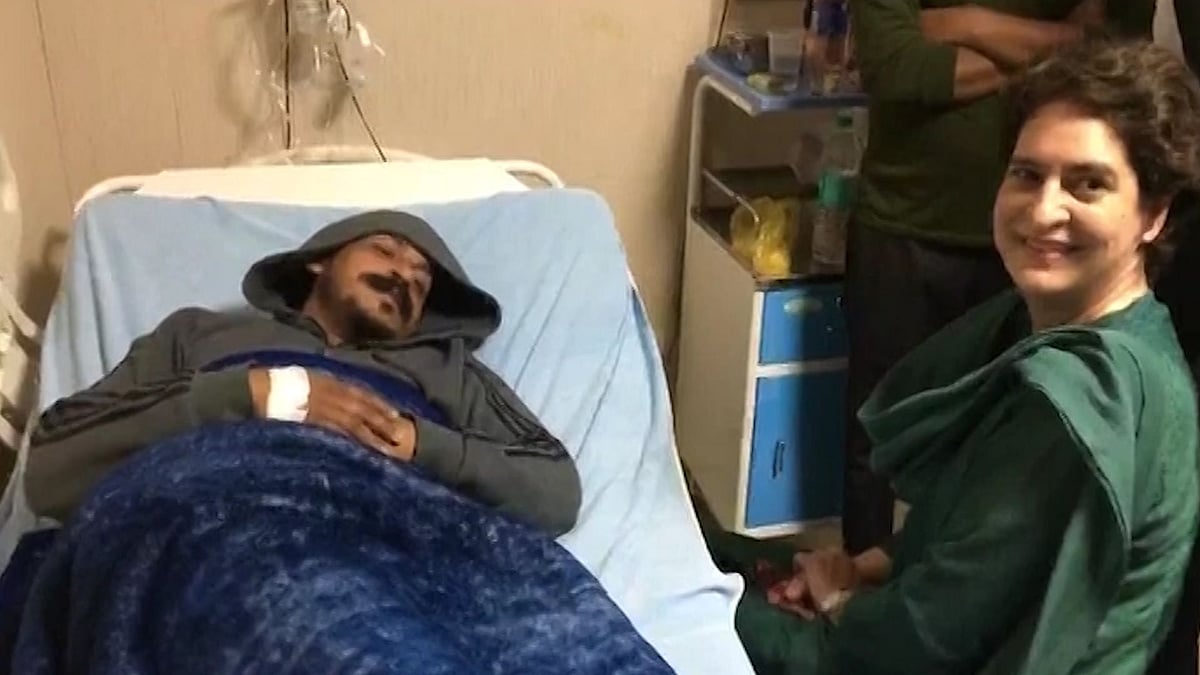 Priyanka Gandhi meets Chandra Shekhar Aazad at a hospital in Meerut. 
