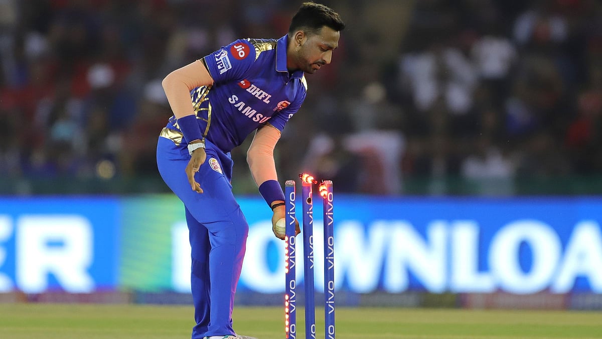 Krunal Pandya warned KXIP’s Mayank Agarwal that he could be ‘mankaded’ as he was leaving the crease before the ball was thrown.