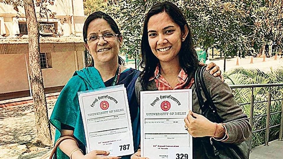For the first time in Delhi University, a mother and daughter become PhD doctors, on the same day! 