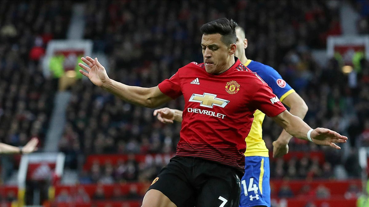 Manchester United forward Alexis Sanchez faces up to six weeks out with a right knee injury.