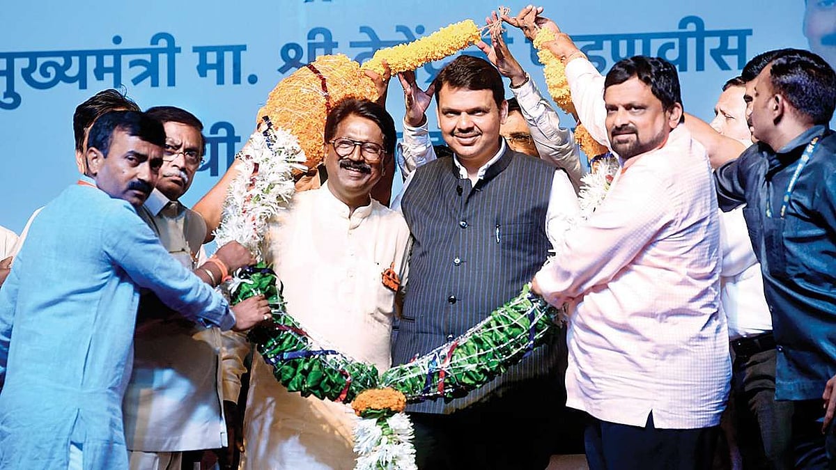 Arvind Sawant is fighting against Milind Deora in Mumbai South constituency