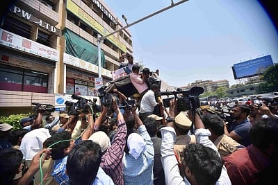 Hyderabad: Students protesting against the Telangana State Board of Intermediate Education (TSBIE) over the alleged fudging of results, outside Telangana Chief Minister K. Chandrashekar Rao