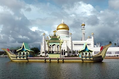 Omar Ali Saifuddien Mosque in Bandar Seri Begawan, the capital of Brunei.