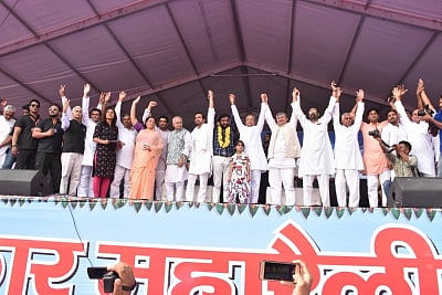 Jaipur: Independent MLA from Khinvsar Hanuman Beniwal launches new party Rashtriya Loktantrik Party (RLP) at a rally in Jaipur on Oct 29, 2018. (Photo: IANS)