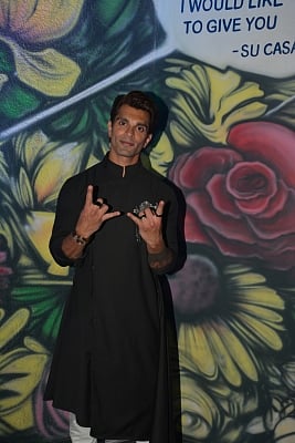Mumbai: Actor Karan Singh Grover seen at Bandra in Mumbai on Feb 26, 2019. (Photo: IANS)