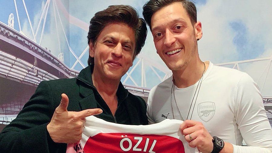 Shah Rukh Khan attended a Arsenal match against Newcastle in London where he met Mesut Ozil.
