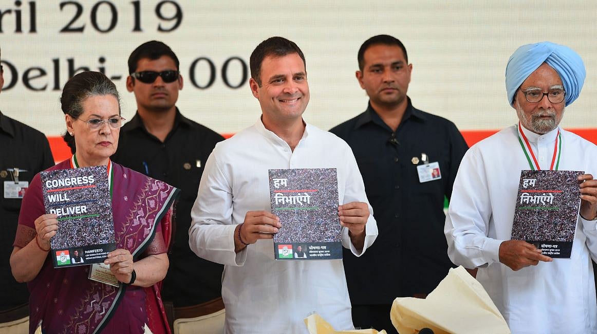 Image of Congress President Rahul Gandhi releasing Congress’ manifesto. Catch all the big election updates today at The Quint’s “Daily Dispatch.”