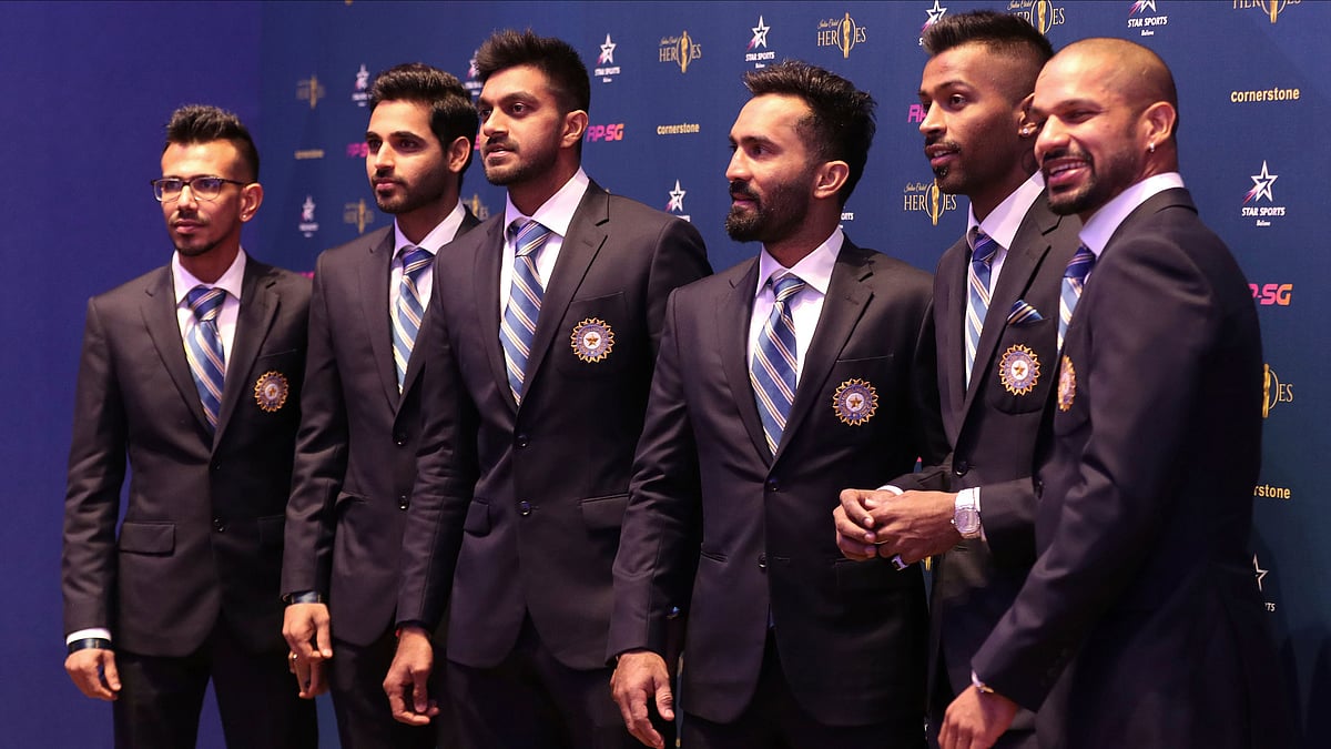 The Indian cricket team and Bollywood celebrities got together in an event hosted by the former Indian captain, Kapil Dev along with the business tycoon, Saniiv Goenka.