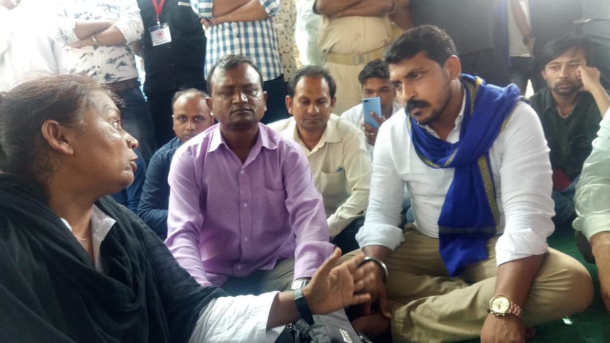 Bhim Army Chief Chandrashekhar Azad Aka Ravan speaking with members of NGO Navsarjan in Mehsana&nbsp;