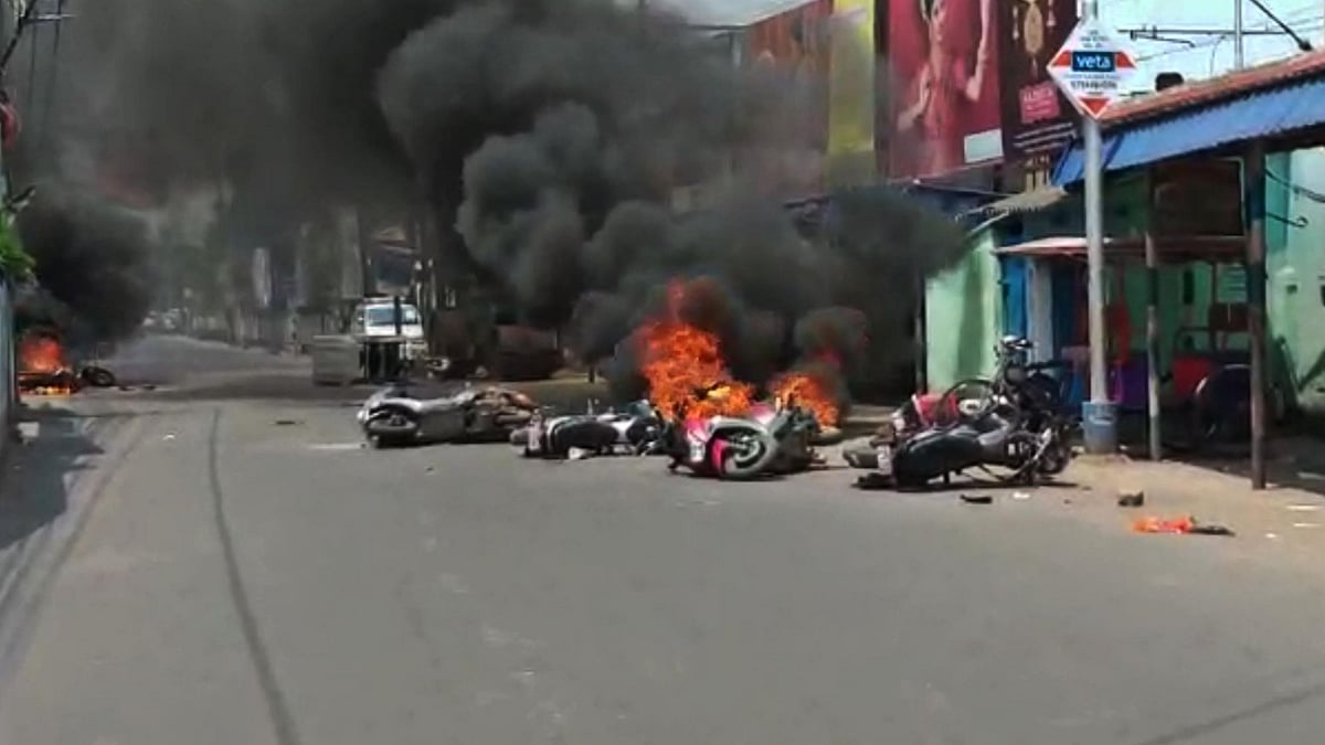 Caption: Barrackpore: A view of vehicles set on fire by an irate mob after violence broke out between TMC and BJP workers, after counting for the votes cast in the 2019 Lok Sabha polls concluded, in West Bengal’s Barrackpore, on 24 May 2019. 