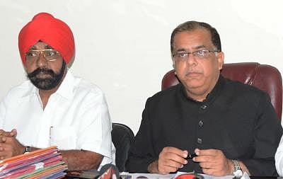 Abid Rasool Khan (R). (Photo: IANS)