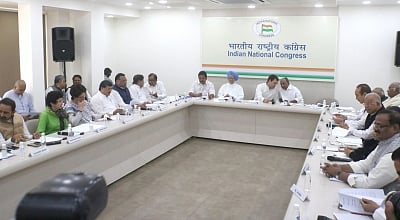 New Delhi: Congress leaders Shaktisinh Gohil, Kumari Selja, Priyanka Gandhi Vadra, Mukul Wasnik, Avinash Pandey and Ahmed Patel during Congress Working Committee (CWC) meeting at party