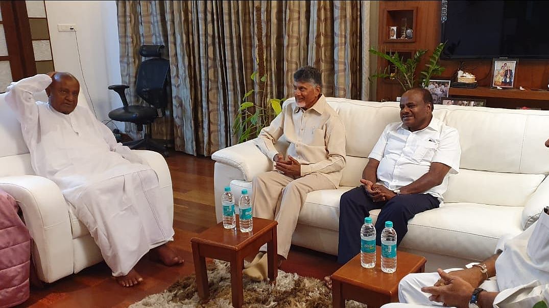 Chandrababu Naidu with HD Kumaraswamy, Deve Gowda.