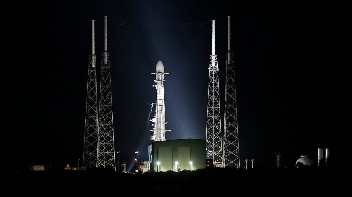 The SpaceX Falcon 9 ready to launch 60 satellites into the lower Earth Orbit.