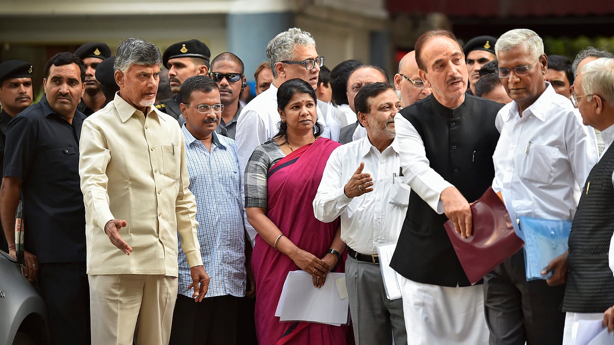 Leaders of 22 Opposition parties met in Delhi and submitted a memorandum to the EC regarding EVMs.&nbsp;