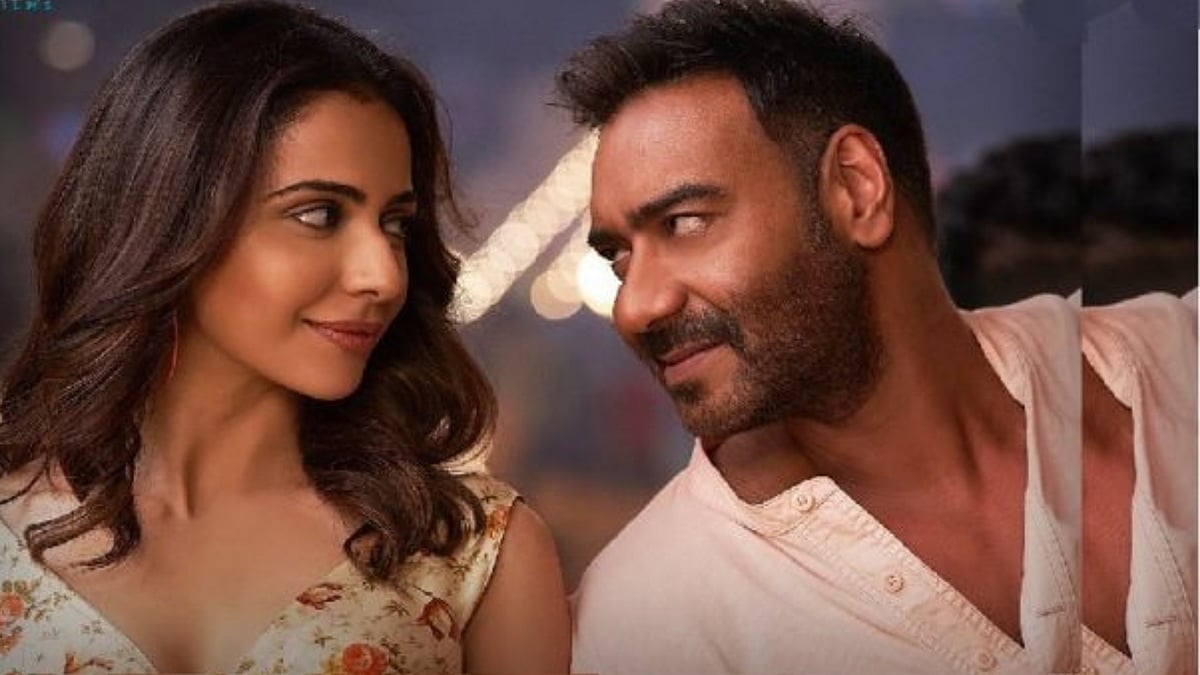 Ajay Devgn and Rakul Preet Singh in a still from <i>Mukhda Vekh Ke.</i>&nbsp;