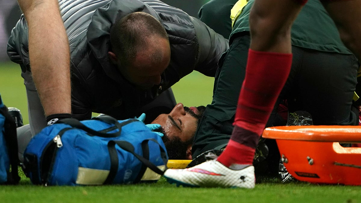 Liverpool coach Juergen Klopp says Mohamed Salah cannot play against Barcelona in the Champions League.