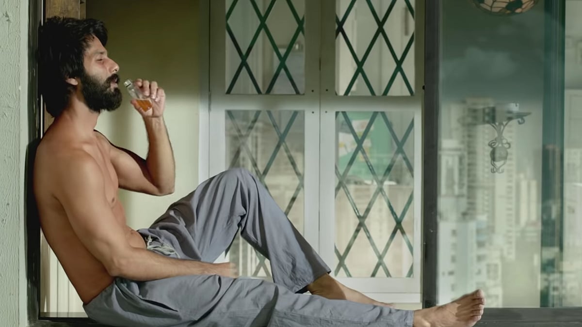 Shahid Kapoor in a still from <i>Kabir Singh</i>.