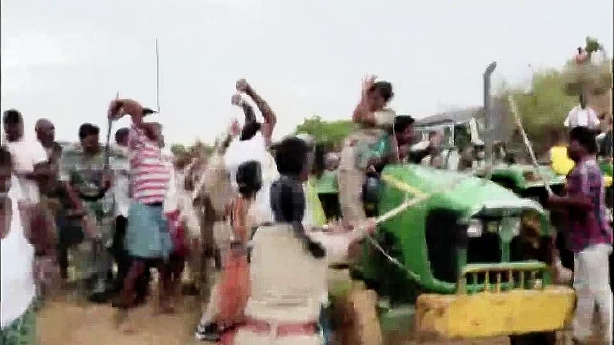 A Forest Range Officer in Telangana was ruthlessly attacked by a mob on Sunday, 30 June, as she was discharging her duties.