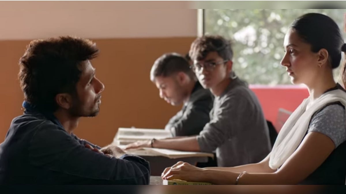 Shahid Kapoor and Kiara Advani lock eyes in song <i>Kaise Hua.</i>
