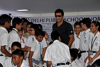 Kolkata: Formar Pakistani cricketer Wasim Akram with school children during a program in Kolkata on May 5, 2015. (Photo: Kuntal Chakrabarty/IANS)