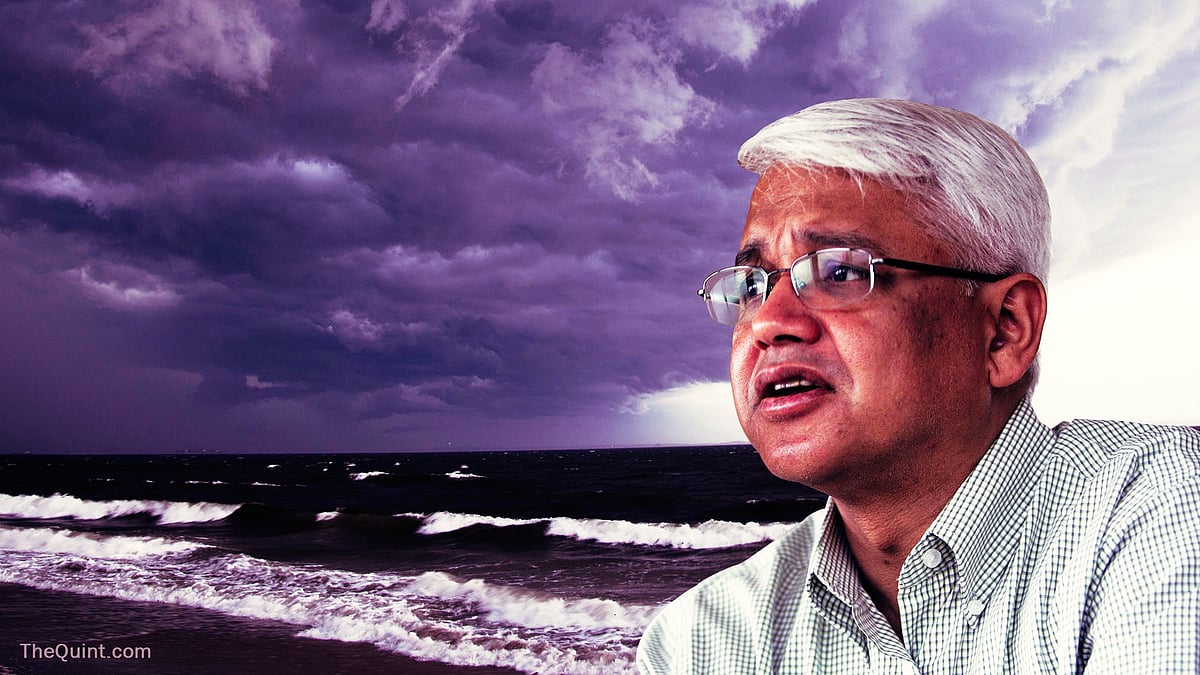 In ‘The Great Derangement: Climate Change and The Unthinkable,’ Amitav Ghosh writes about the threats posed by global warming.