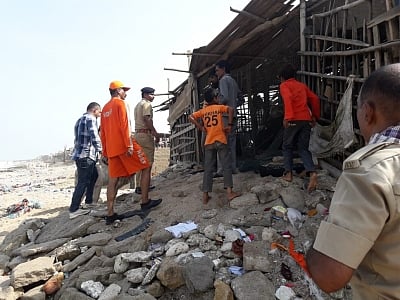 Dwarka: NDRF personnel carry out evacuation drive in Gujarat