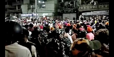 New Delhi: Protesters gather around Mukherjee Nagar police station to demand suspension of policemen allegedly involved in brutally beating up a Sikh driver and his son on June 17, 2019. (Photo: IANS)