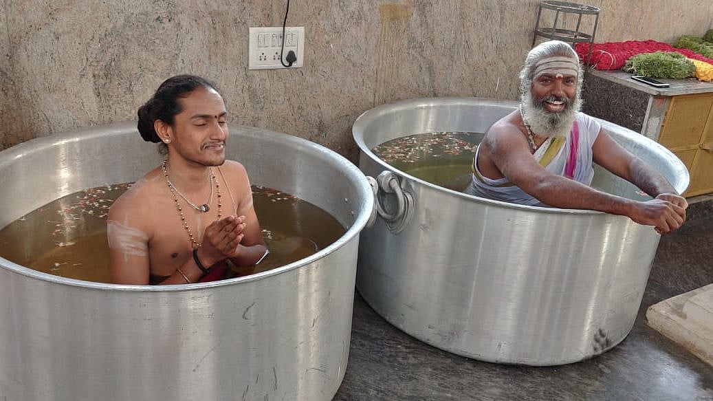 Priests offering prayers in a vessel filled with water, in Someshwara temple in Usloor, as part of the prayers to bring rains to the state. 