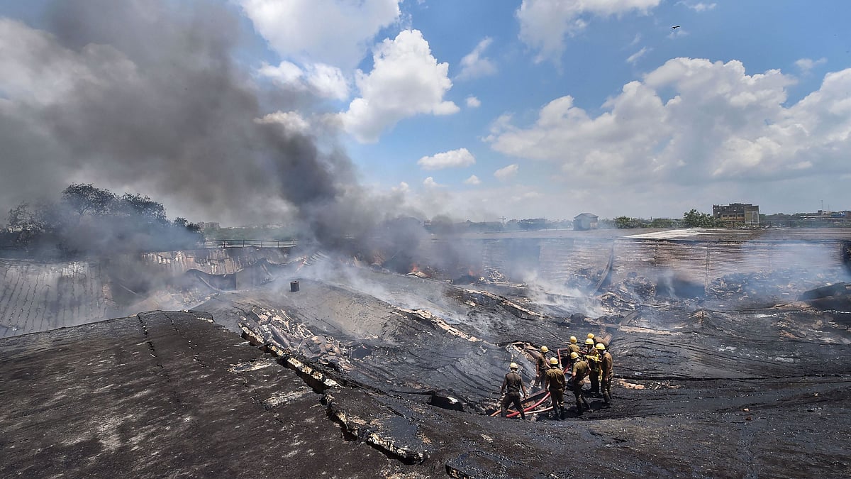 A massive fire broke out at a chemical godown near Jagannath Ghat in Kolkata, on the morning of Saturday, 8 June.