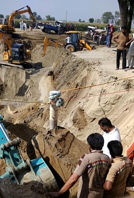 Sangrur: Rescue operations underway to rescue a two-year-old boy who fell into a 150-foot narrow abandoned borewell in a village in Punjab