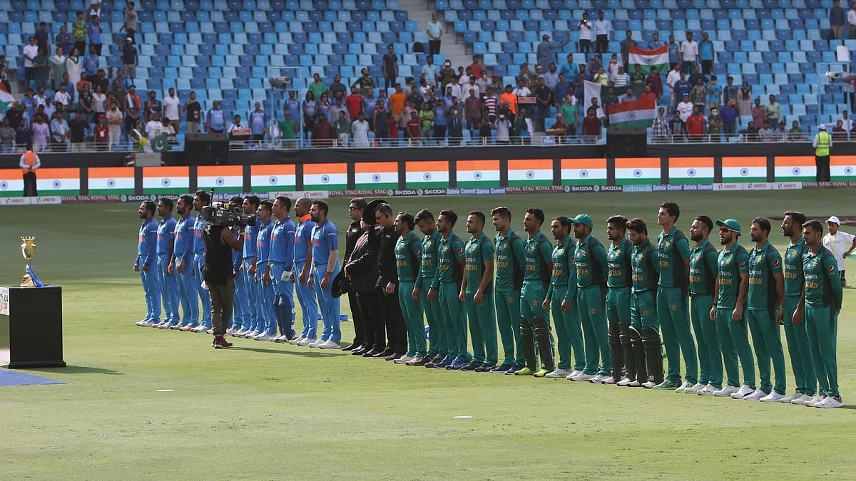File image of India and Pakistan cricket team. 