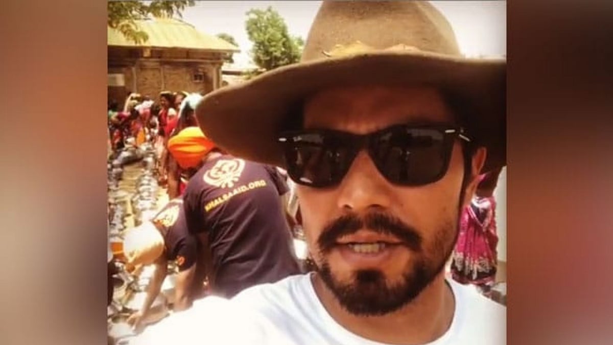 Randeep Hooda helps out relief efforts in Maharashtra.