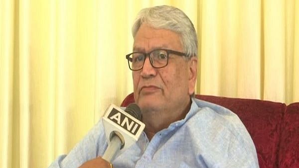 Former union minister Aslam Sher Khan has offered to replace Rahul Gandhi as the Congress President.