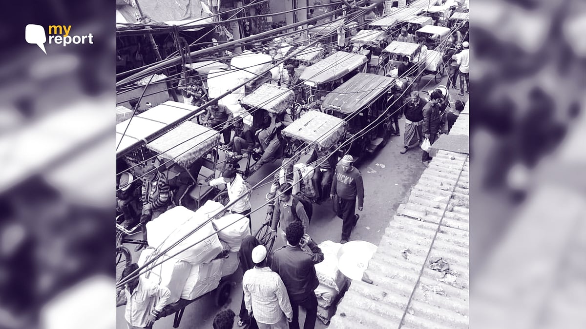 Rickshaws pass through the busy lanes of Shanjahanabad. 