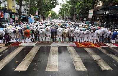 Namaaz on road shouldn