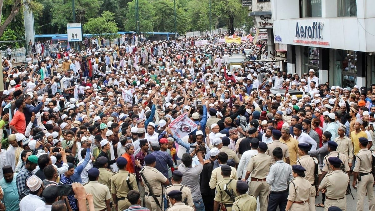 Protesters clash with police at a rally against incidents of mob lynching, in Surat on 5 July 2019. 
