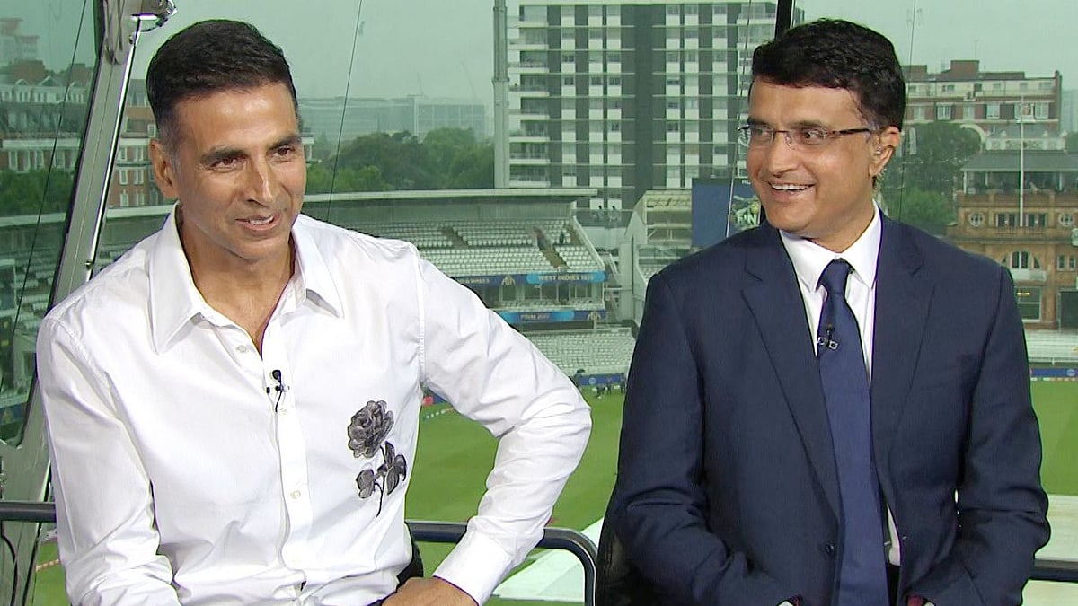 Akshay Kumar with Sourav Ganguly.