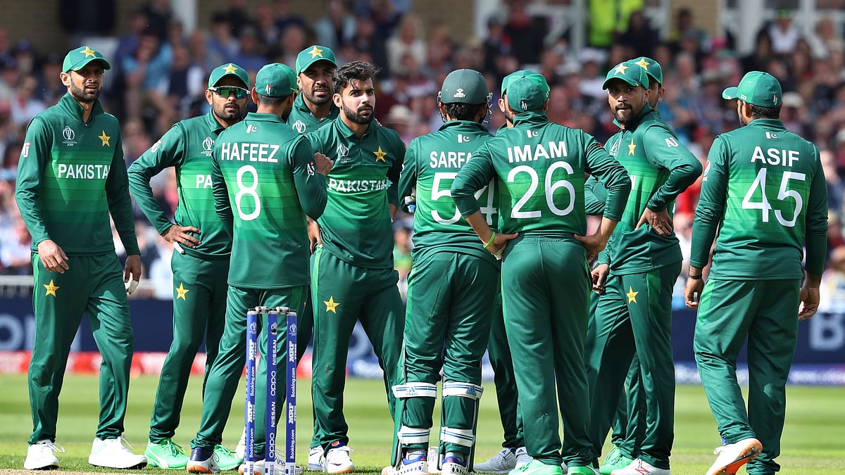 Senior Pakistan players are guilty of stretching their careers way after they are past their prime, said former captain Waqar Younis.