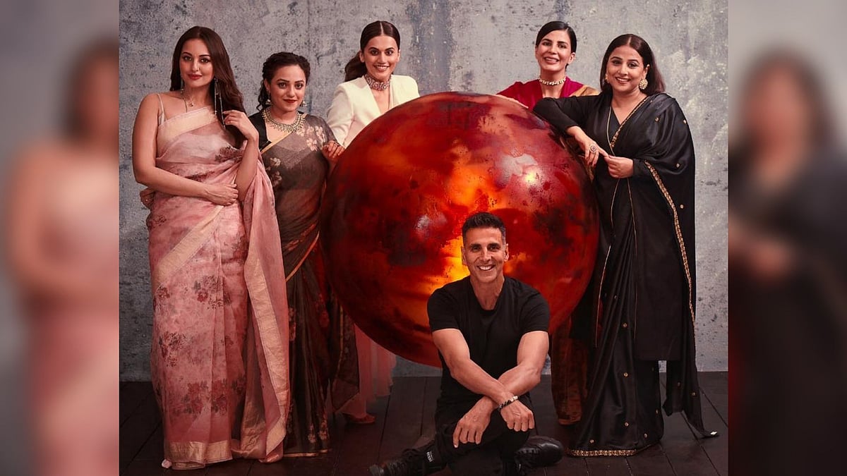Sonakshi Sinha, Taapsee Pannu, Vidya Balan and Akshay Kumar star in <i>Mission Mangal</i>.