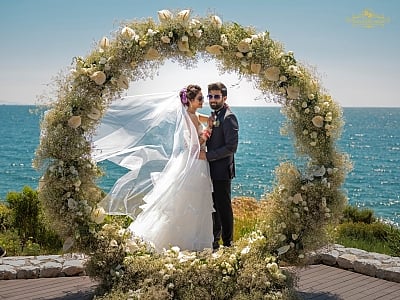 Actress Nusrat Jahan and Nikhil Jain during their wedding. (Photo Courtesy: Knotting Bells)