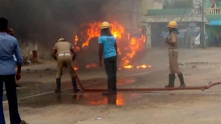 Vedaranyam in Nagapattinam district of Tamil Nadu witnessed massive clashes on Sunday, 25 August, between two caste groups.