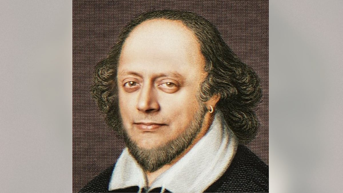 A morphed photo of Shashi Tharoor resembling William Shakespeare is doing rounds on internet. 