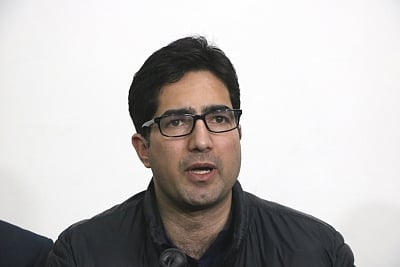 Srinagar: Former IAS officer, Shah Faesal, who launched his own political party, the Jammu and Kashmir Peoples Movement (JKPM) recently, addresses a press conference in Srinagar, on March 23, 2019. Addressing the press conference, he said that his party won