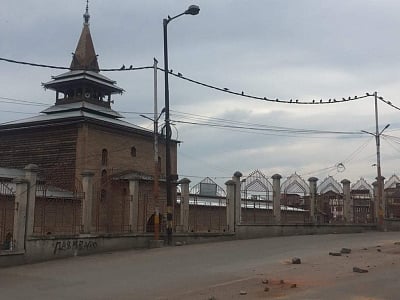 Srinagar: A view of deserted streets of Srinagar on Aug 13, 2019. (Photo: IANS)