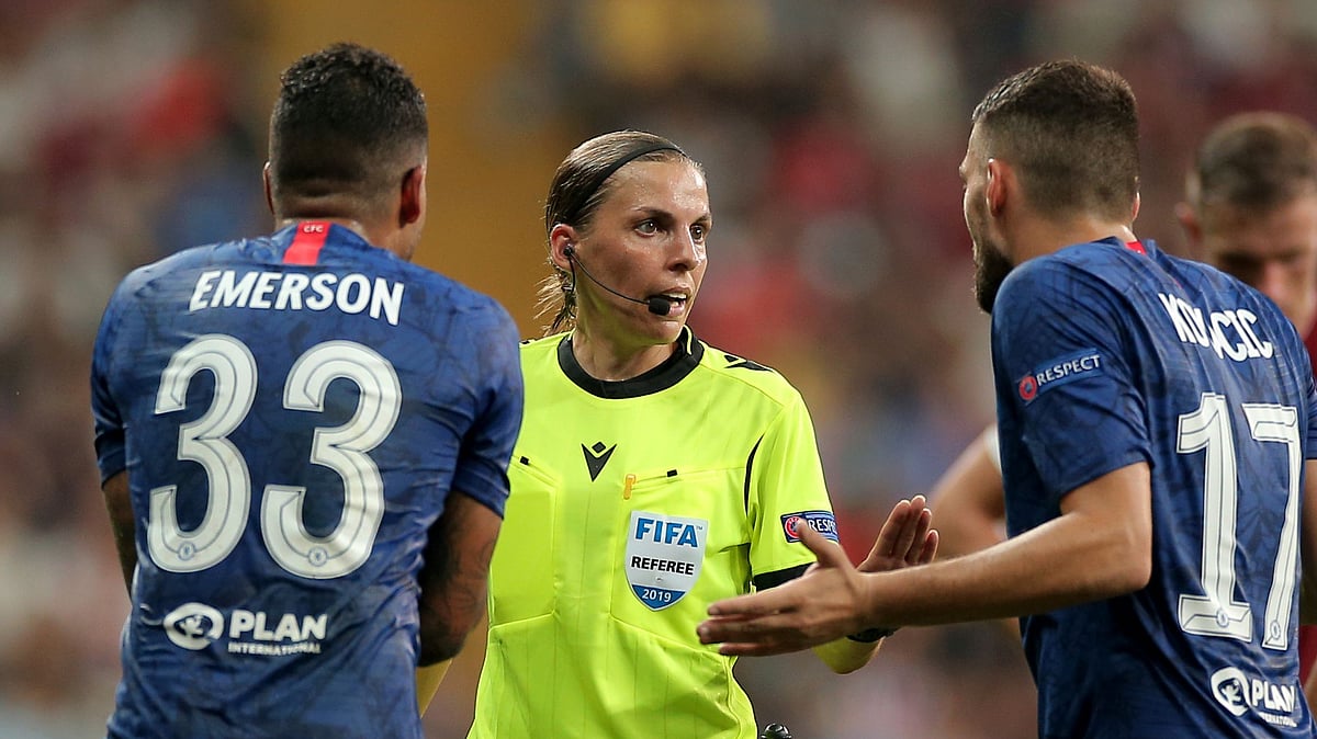 Referee Stephanie Frappart of France, center, discusses with Chelsea’s Emerson Palmieri, left, and Chelsea’s Mateo Kovacic during the UEFA Super Cup soccer match between Liverpool and Chelsea, in Besiktas Park.