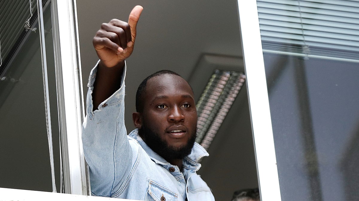 Inter Milan has completed the signing of forward Romelu Lukaku from Manchester United.